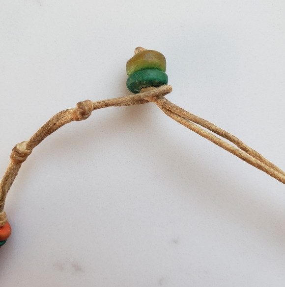 Y2K vintage cowrie shell knotted cord choker necklace with green Red Beads - Picture 3 of 7